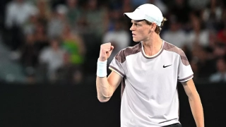 Синнер с победы над Джарри начал защиту титула Australian Open